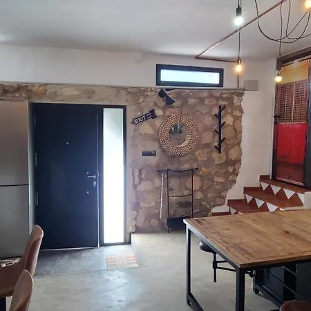 Casa Cueva A-tipica *